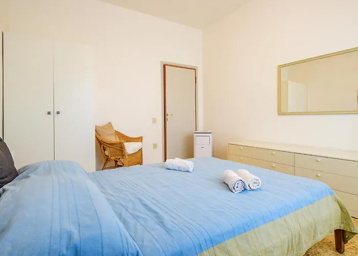 Stunning In Apartment Viareggio