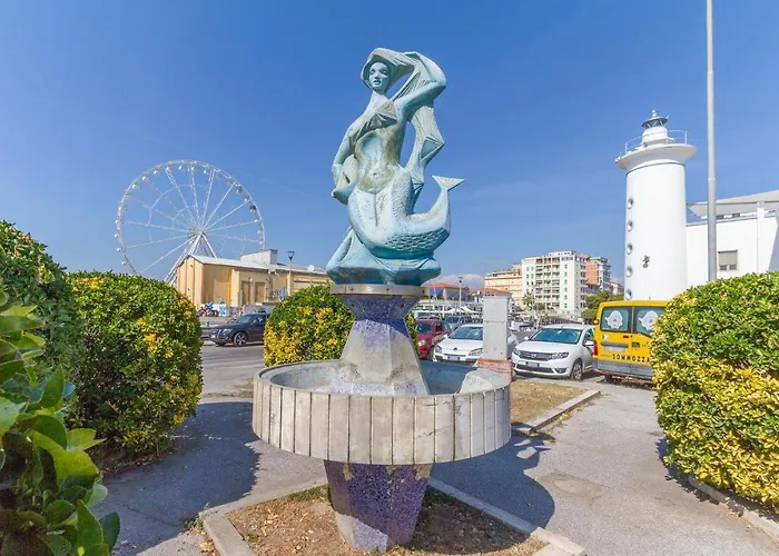 Stunning In Appartement Viareggio