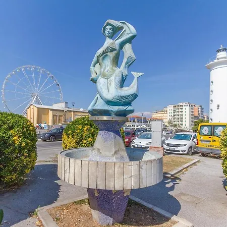 Amazing In With Kitchen Appartement Viareggio